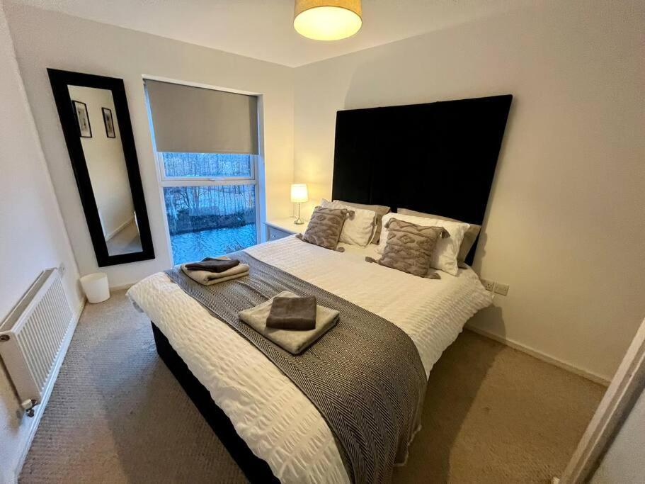 Etihad Fc 2Br Apartment With Water View แมนเชสเตอร์ ภายนอก รูปภาพ